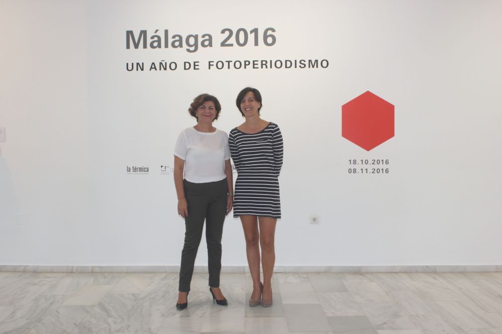 La concejala de Cultura de Mijas, Fuensanta Lima, a la izquierda, junto a la diputada provincial, Lourdes Burgos