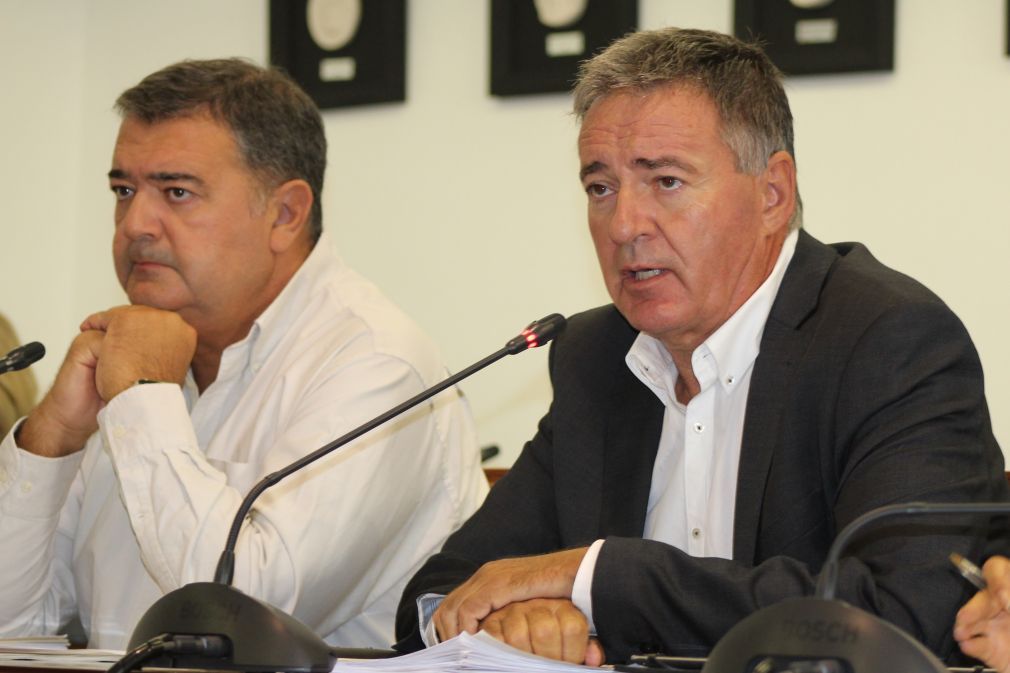 &Aacute;ngel Nozal (dcha.), portavoz del  PP de Mijas.