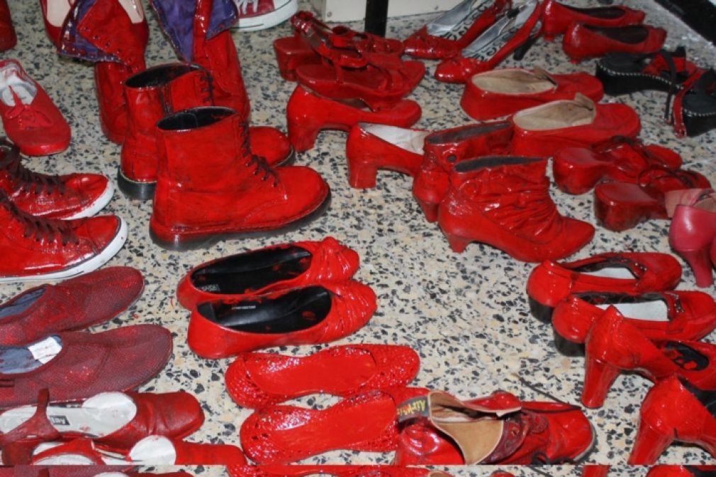 El homenaje a las 39 v&iacute;ctimas mortales se har&aacute; con zapatos rojos.