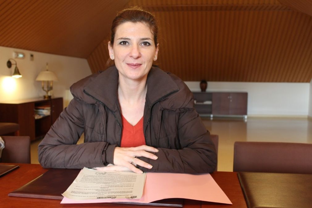 La edil de Servicios Sociales del Ayuntamiento de Mijas, Mari Carmen Carmona, durante la rueda de prensa en la tenencia de alcald&iacute;a de Las Lagunas. FOTO: Mar&iacute;a Jos&eacute; G&oacute;mez
