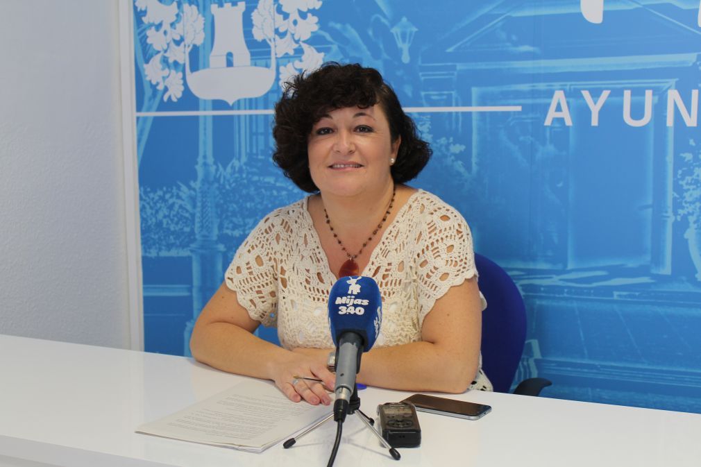 La edil de Animales Dom&eacute;sticos, Mar&iacute;a del Carmen Gonz&aacute;lez, durante la rueda de prensa en el Ayuntamiento de Mijas. FOTO: Beatriz Mart&iacute;n