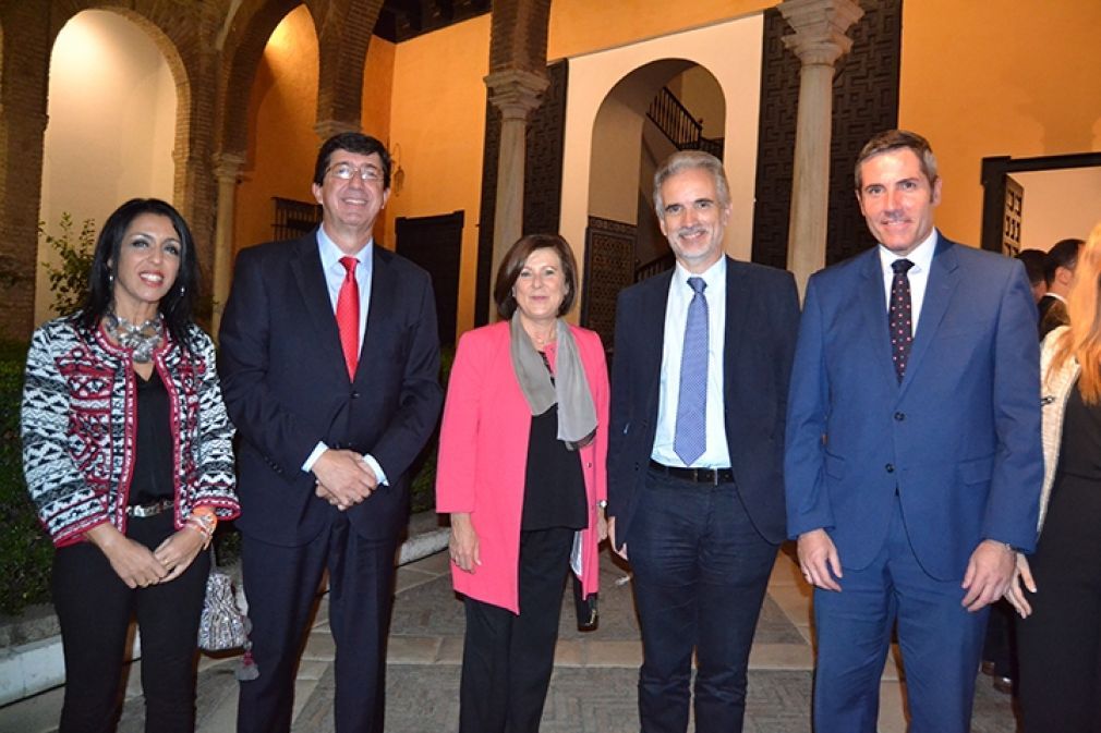 El alcalde Juan C. Maldonado (dcha.), el consejero de Salud, Aquilino Alonso, y el portavoz de C's Andaluc&iacute;a, Juan Mar&iacute;n. 
