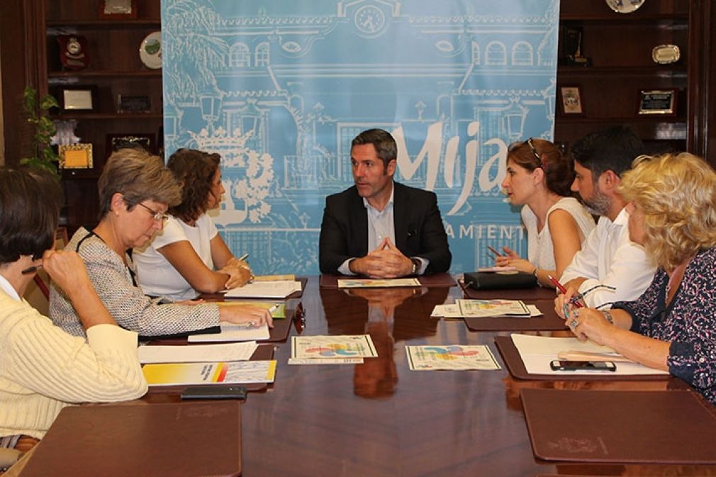 El alcalde de Mijas ha recibido esta ma&ntilde;ana a la coordinadora del Instituto Andaluz de la Mujer en M&aacute;laga (IAM).