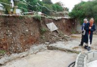 La edil Helena Claudia Adba durante su visita a dicho muro.