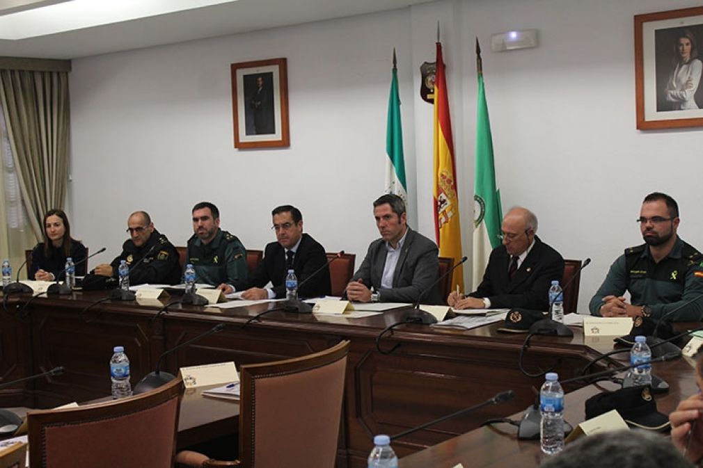 A este encuentro han asistido representantes de las Fuerzas de Seguridad y los grupos políticos del Consistorio.