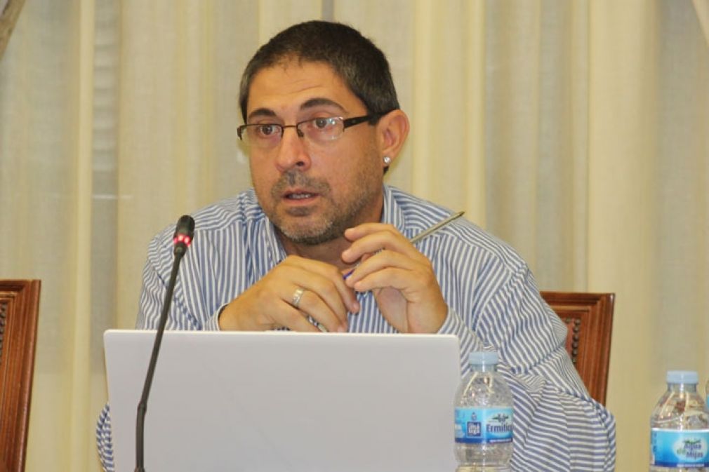 Mart&iacute;nez (CSSP) en la &uacute;ltima sesi&oacute;n plenaria en el Ayuntamiento de Mijas. 