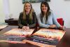 La coordinadora del Instituto Andaluz de la Juventud, Silvia Cabrera, y la concejala de Juventud, Tamara Vera, durante la presentaci&oacute;n del evento en la Tenencia de alcald&iacute;a de Las Lagunas. FOTO: Irene P&eacute;rez