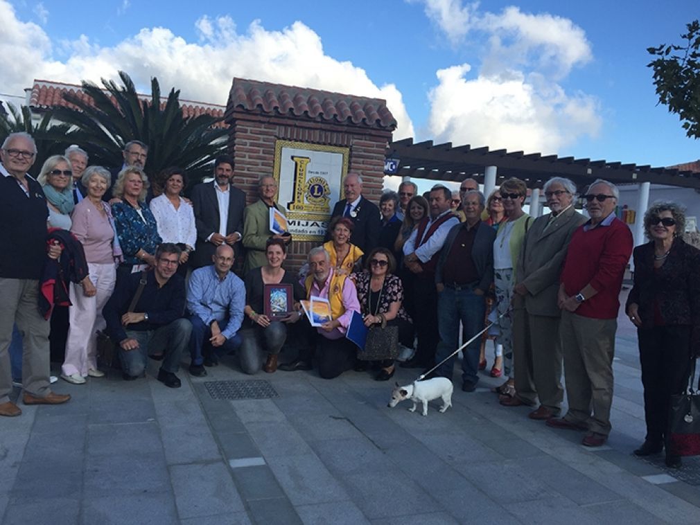 El acto ha tenido lugar junto a la Oficina de Turismo de Mijas Pueblo. 