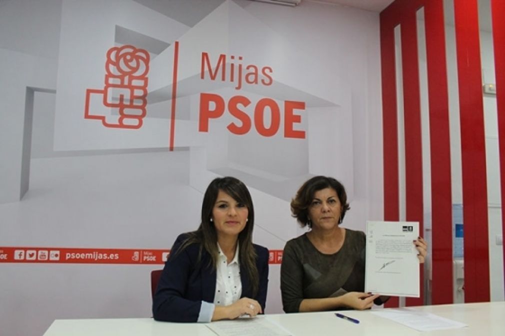 Tamara Vera (izqda.) y Fuensanta Lima, portavoz del PSOE. 