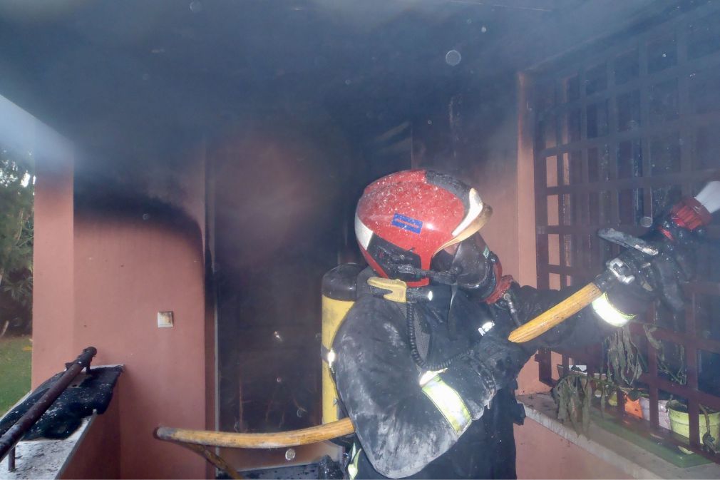 Bomberos Mijas, Polic&iacute;a Local y Guardia Civil intervinieron en el incidente. FOTO: Bomberos Mijas