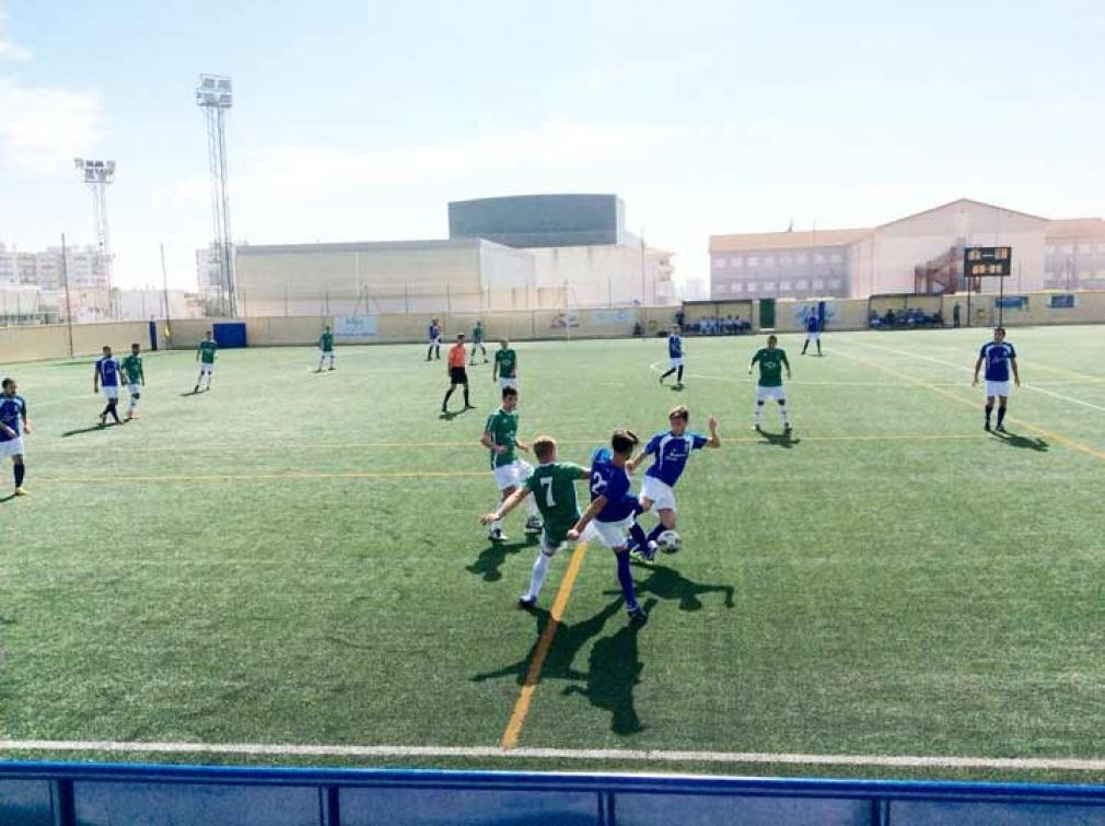 El partido se dirimi&oacute; sobre todo en el centro del campo
