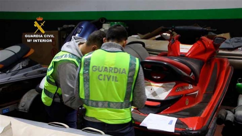 Entre los veh&iacute;culos se encontraban motos de agua.