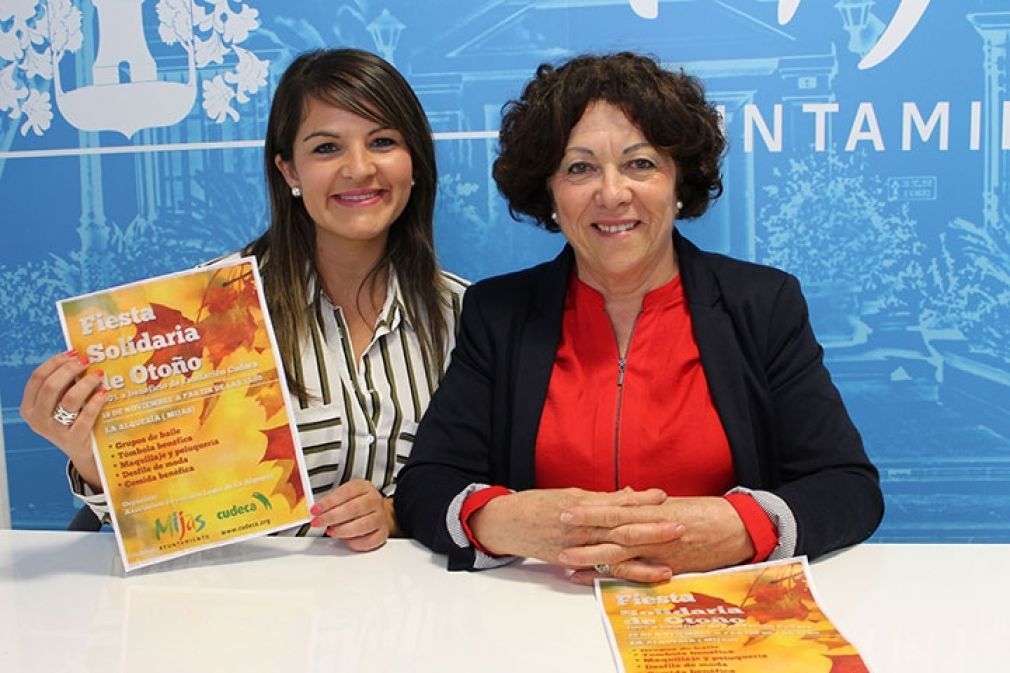 La presidenta de la Asociaci&oacute;n de Vecinos La Alquer&iacute;a (dcha.) y la edil de Participaci&oacute;n Ciudadana han presentado el evento.