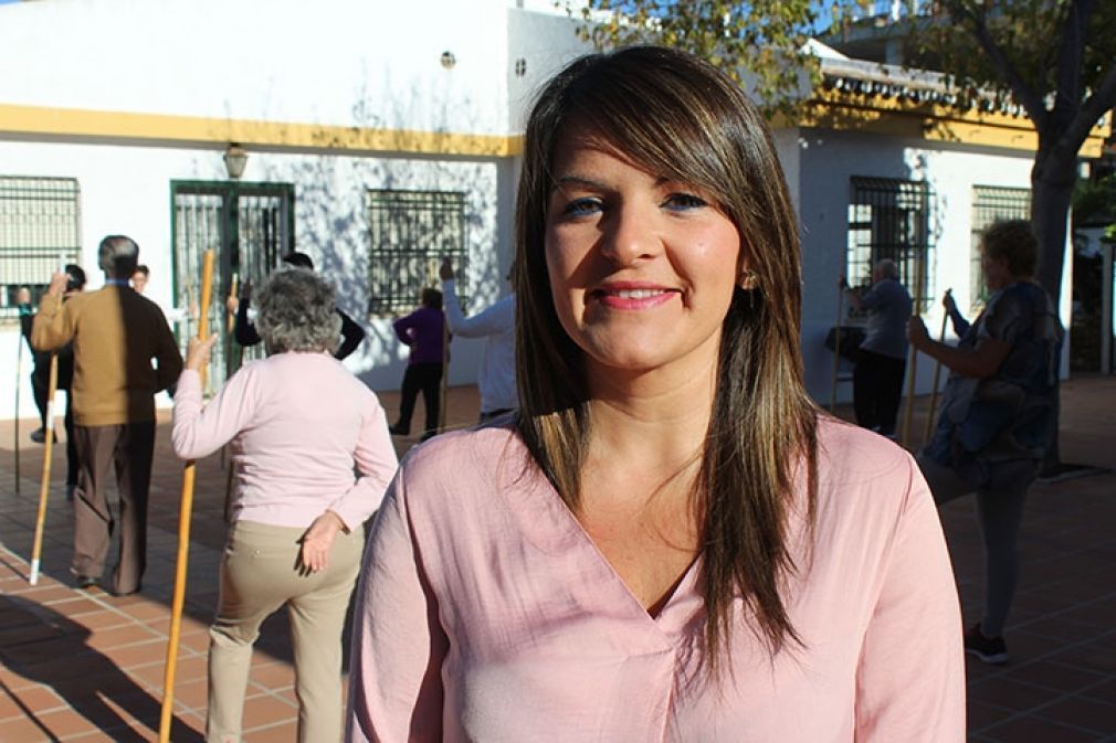 La concejala de Tercera Edad, Tamara Vera (PSOE), ha visitado esta ma&ntilde;ana el taller de taich&iacute;.