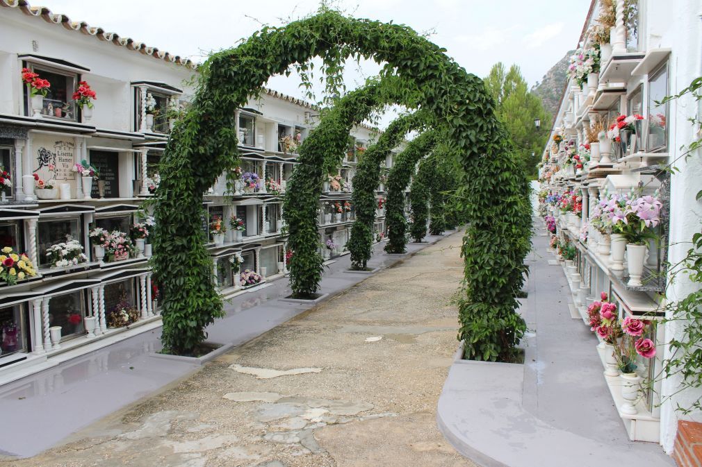 El cementerio de Mijas ampl&iacute;a su horario