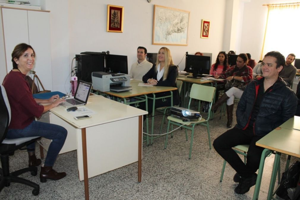 Estos tres cursos se impartirán en el aula de informática de la Universidad Popular de Mijas Pueblo.