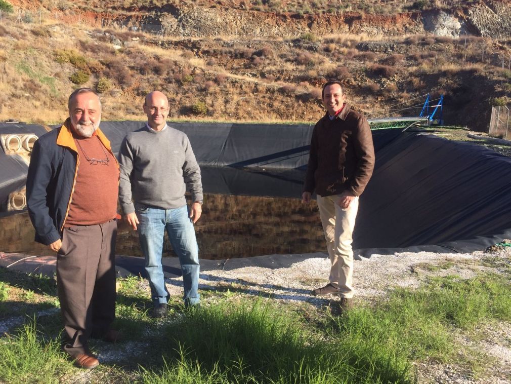 En el centro, el concejal de Infraestrucuturas, Jos&eacute; Carlos Mart&iacute;n visitando los terrenos del vertedero