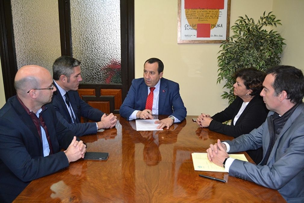 El alcalde de Mijas y concejales se han reunido con el delegado del Gobierno andaluz en Málaga.