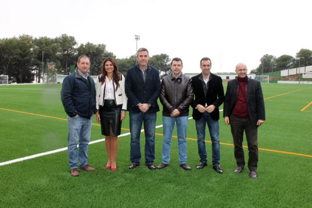 El campo de fútbol de Osunillas ya puede equipararse al resto de campos del municipio, remodelados anteriormente.