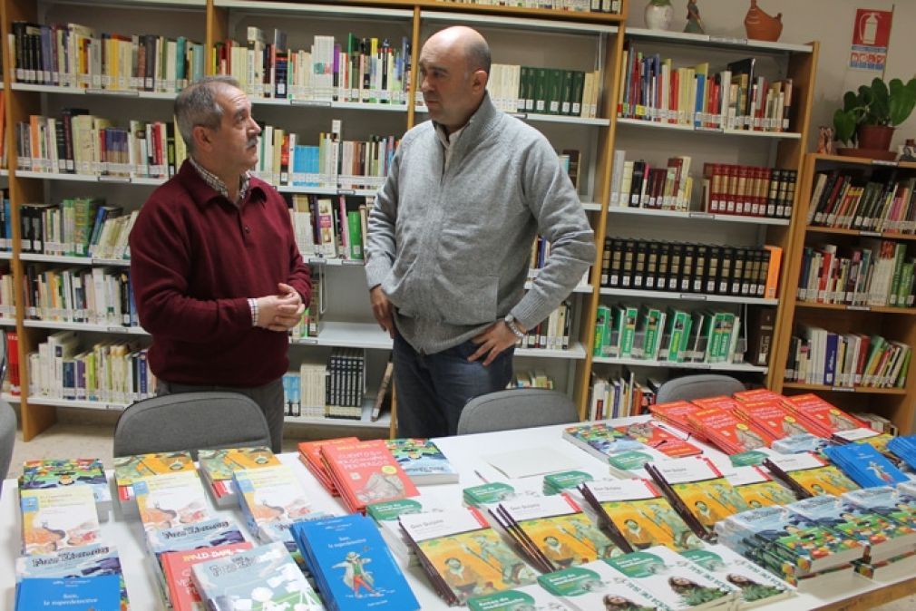 Los libros han sido elegidos por los propios en centro, en colaboraci&oacute;n con los responsables de las bibliotecas municipales.