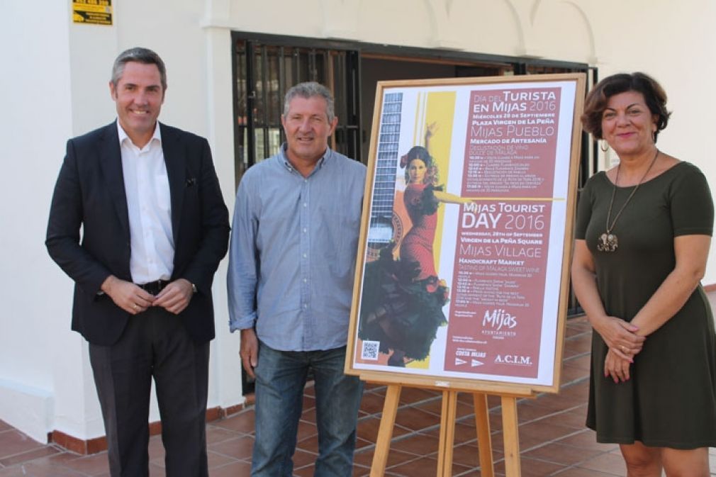 El alcalde, Juan Carlos Maldonado (izqda), el presidente de ACIM, Jos&eacute; Moreno, y la edil de Turismo, Fuensanta Lima, han presentado hoy el evento.