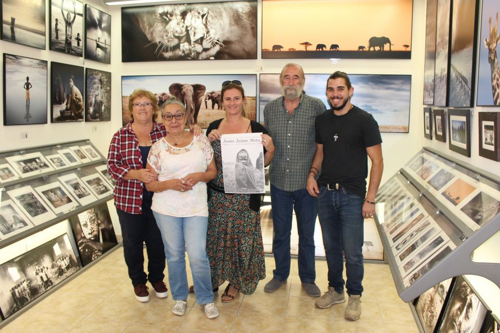 Representantes de Alternativa Mije&ntilde;a,junto al tambi&eacute;n fot&oacute;grafo,Alejandro Jaime