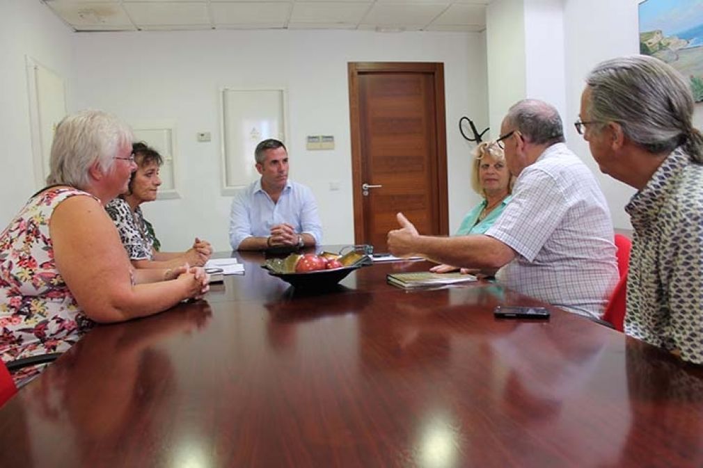 El alcalde se reuni&oacute; con el colectivo en julio. FOTO: Jorge Coronado.
