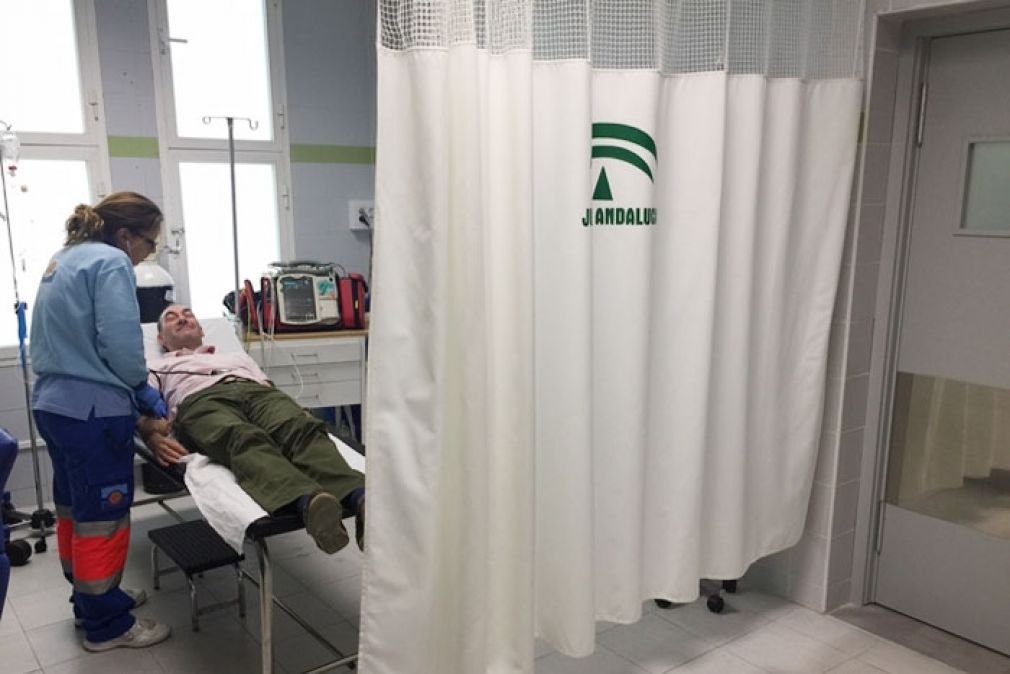 Un paciente atendido en el servicio de Urgencias de Las Lagunas.