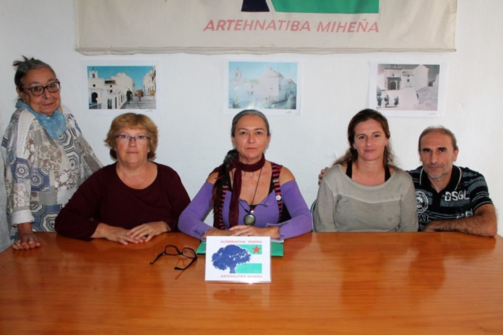 Entre los puntos debatidos, Alternativa destac&oacute; la necesidad de crear aparcamientos en todo el t&eacute;rmino municipal.