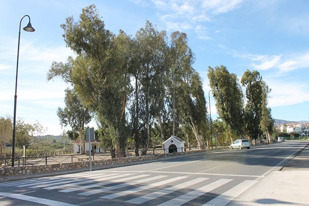 El portavoz del Grupo Municipal Popular, &Aacute;ngel Nozal, solicit&oacute; al equipo de gobierno que pintase m&aacute;s pasos de cebra e instalase m&aacute;s farolas en el entorno del parque de El Esparragal. 