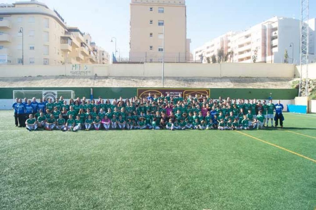 Todos los equipos en el centro del campo