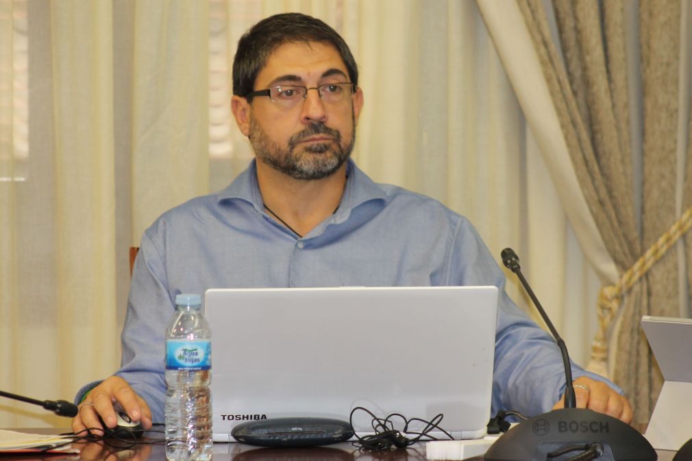 En la imagen, Francisco Mart&iacute;nez, durante la celebraci&oacute;n del pleno ordinario del Ayuntamiento de Mijas correspondiente al mes de octubre. FOTO: Archivo