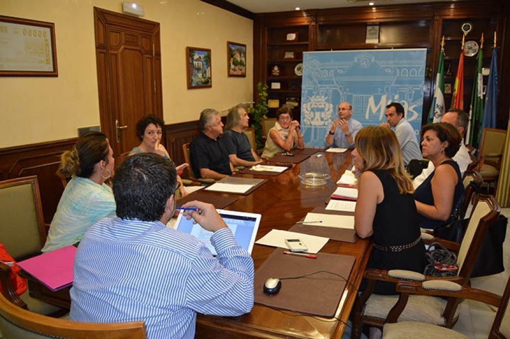 Los grupos de la Corporaci&oacute;n se re&uacute;nen con vecinos y comerciantes. 