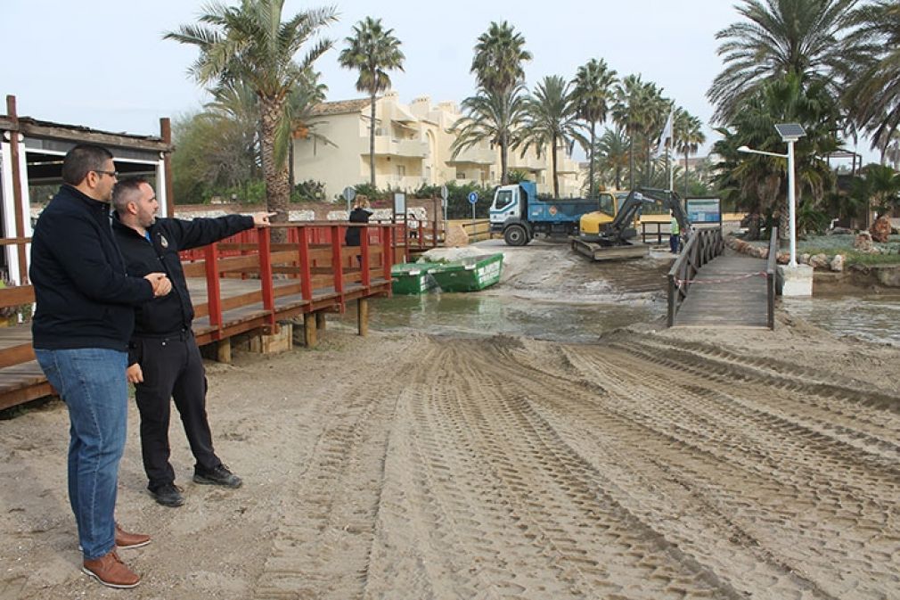 El concejal de Playas, Jos&eacute; Antonio Gonz&aacute;lez (PSOE), ha visitado esta ma&ntilde;ana los trabajos que se est&aacute;n llevando a cabo.