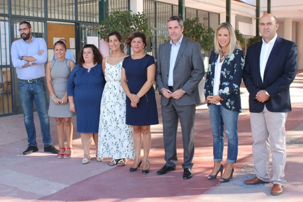Responsables pol&iacute;ticos inauguran el aula itinerante en el colegio San Sebasti&aacute;n