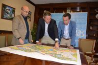El alcalde de Mijas y los ediles de Urbanismo e Infraestructuras han ofrecido la informaci&oacute;n