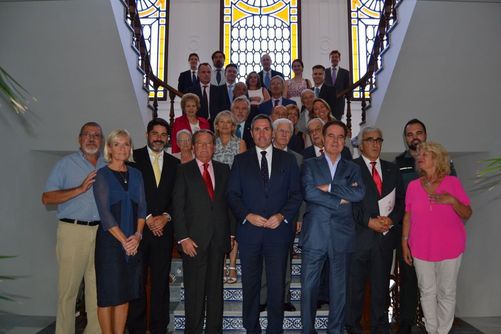 Los componentes de la Mesa de trabajo del cuerpo consular y la administración local