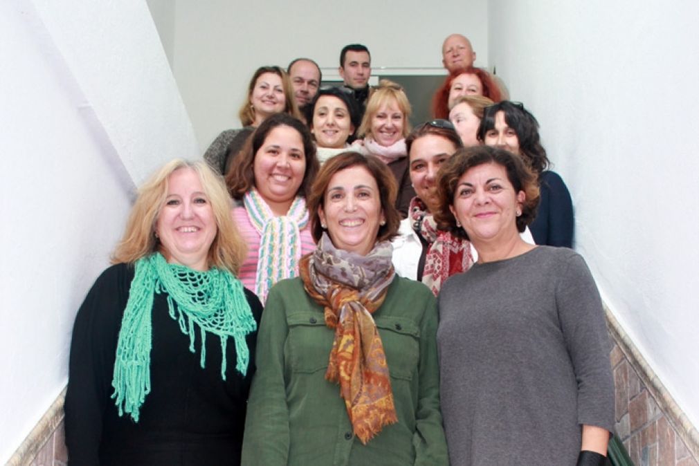 Lima con las monitoras del curso y los empresarios que han participado en estos talleres.