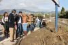 Visita de las personalidades al arroyo La Manzanilla, en Camino de Co&iacute;n. FOTO: Jacobo Perea